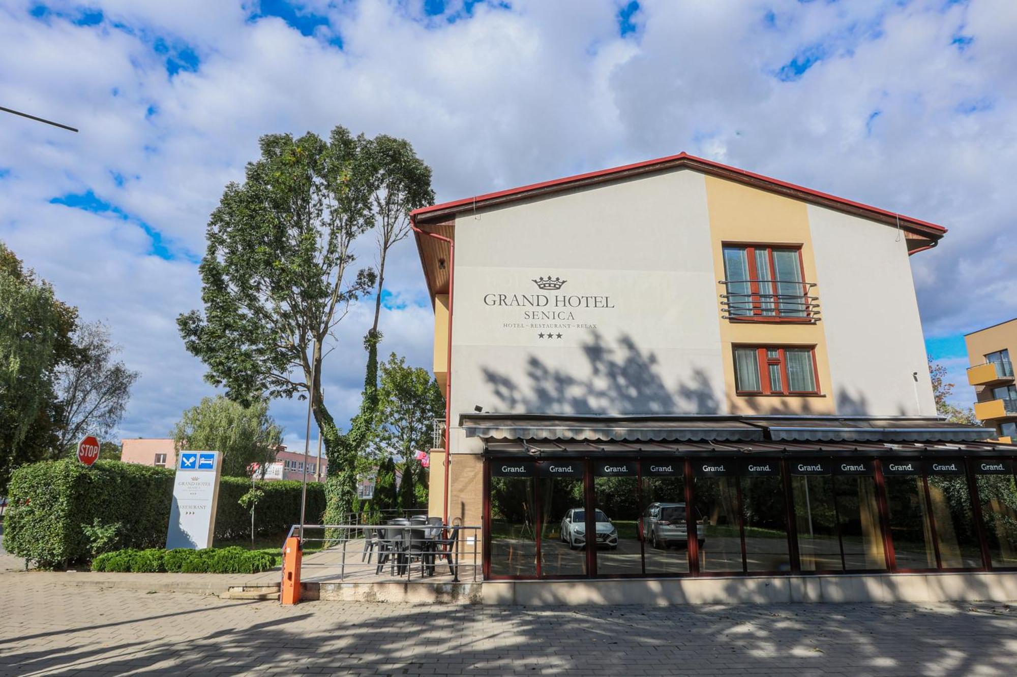 Grand Hotel Senica Exterior foto