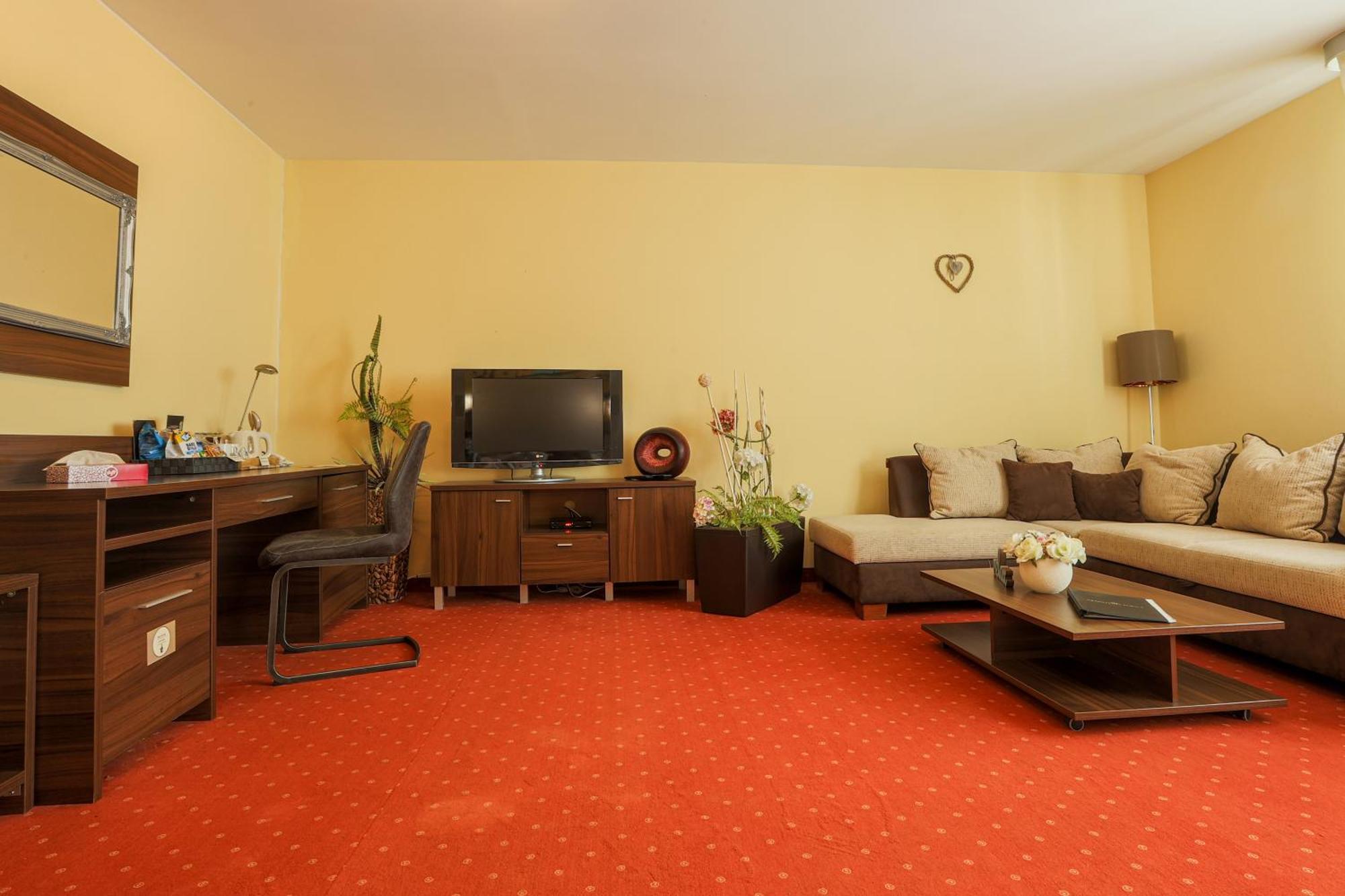 Grand Hotel Senica Exterior foto