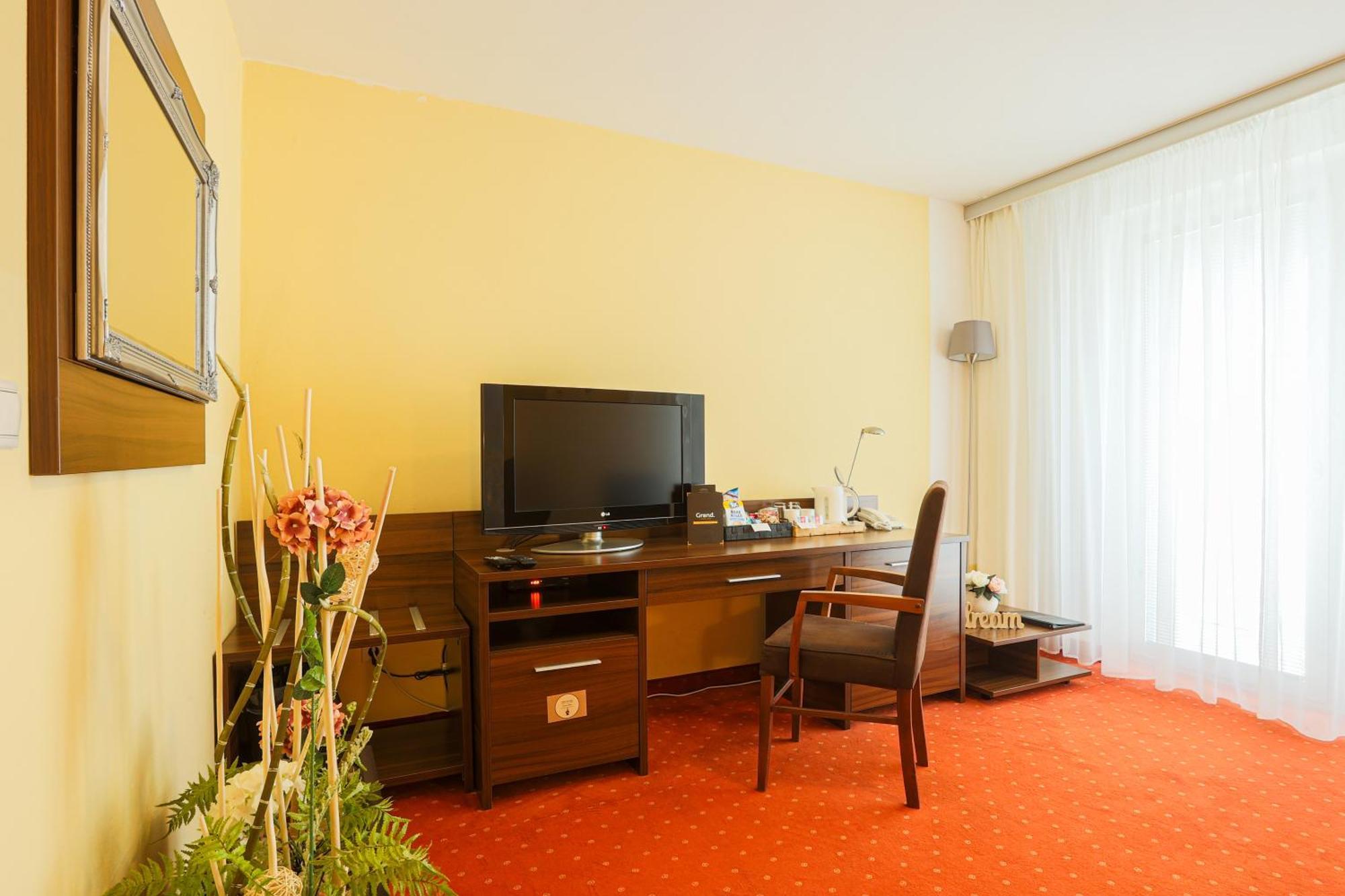 Grand Hotel Senica Exterior foto