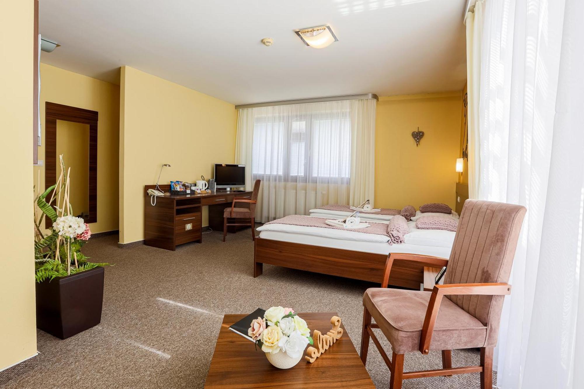 Grand Hotel Senica Exterior foto